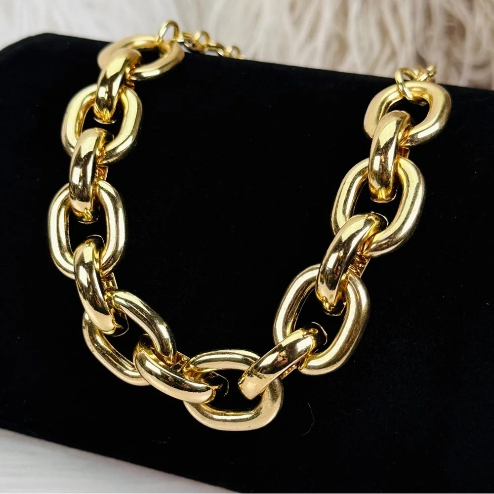 Vintage aged goldtone chunky medium/light weight chain necklace